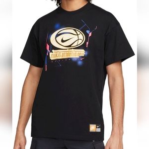 NWT Men's Nike tee